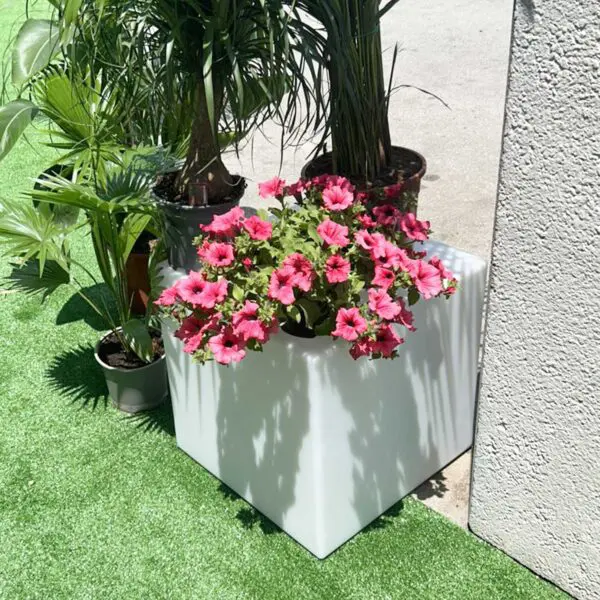 Luminous Coffee Table With Solar Panel And Solar Self-recharging Cuby Battery Made Of High Quality Polyethylene. It Recharges With Solar Energy. Stable And Safe In All Situations. Also Ideal As Indoor Or Outdoor Furniture. - Image 3
