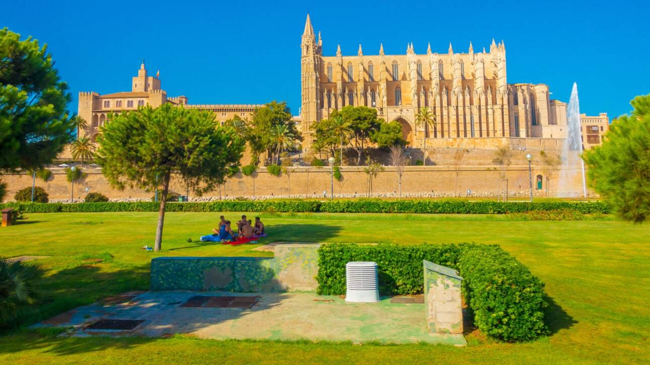 Explore the beautiful parks in Palma for a relaxing experience. Visit Palma. Palmallorca.com - Mallorca Community