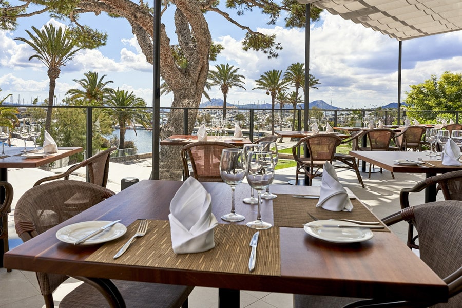 Outdoor breakfast at Hotel Daina in Puerto Pollensa - wonderful views and fantastic food. Photo: Hoposa Hotels